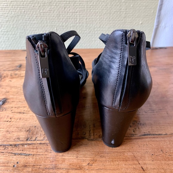 Donald Pliner Excellent Condition Black Shoes - Picture 3 of 6